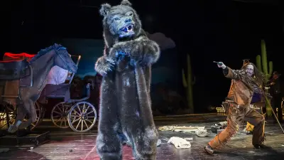 Grizzlybär im Deutschen Theater: Winnetou kehrt zurück