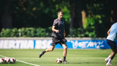 Hertha-Training: Co-Trainer Mijatovic (46) hilft als Spieler aus