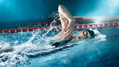 Krafttraining für schnelleres Kraulschwimmen: Die besten Übungen