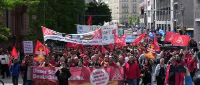 Krise der Stahlindustrie: Tausende Arbeiter protestieren in Berlin und Völklingen