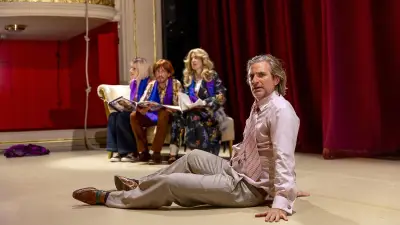 Lange Nacht der Autor*innen: Figuren probieren Aufstand am Deutschen Theater