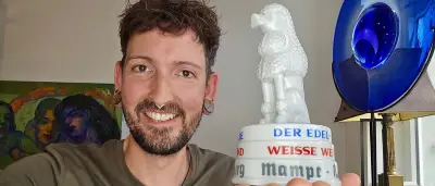 Mampe Museum erhält seltenen Porzellan-Pudel von TV-Star Fabian Kahl