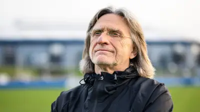 Norbert Elgert: 30 Jahre Schalke, Lob für Knappenschmiede, Bayern-Absage