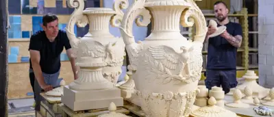 Orangerie in Potsdam: Neue Amphoren für das Dach des Prunkbaus