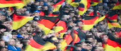 Rassistische Parolen bei Public Viewing in Berlin: Polizei ermittelt