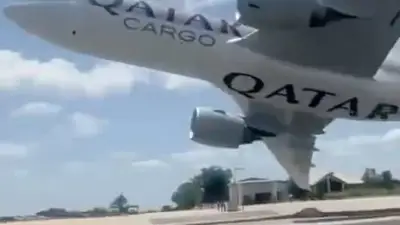 Riskantes Boeing-Manöver: Pilot fliegt nur 0,3 Meter über Boden
