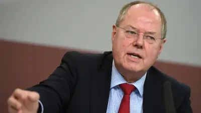 Steinbrück schlägt neue AfD-Strategie vor: Entradikalisierung statt Verbotsverfahren