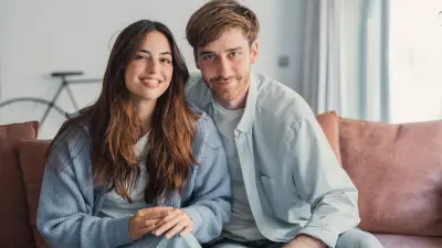 Studie: Paare tauschen beim Küssen unbemerkt Mikroben aus