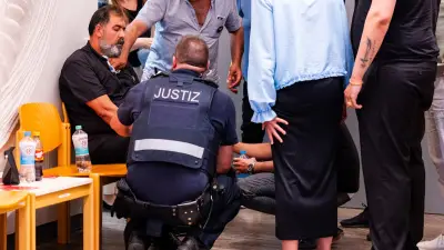 Vater von getötetem Zugbegleiter Serkan bricht im Gericht zusammen