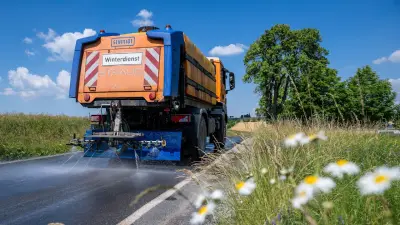 Winterdienst im Sommer: Hitze-Sprühfahrzeuge kühlen Thüringer Straßen