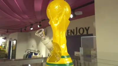 WM-Pokal-Bong in Toronto: FIFA geht gegen Cannabisladen vor