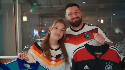 WM-Trikot-Pop-up: 23-Jähriger begeistert Berliner Fußball-Fans
