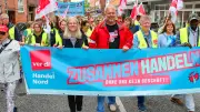 200 Handelsbeschäftigte demonstrieren in Kiel für höhere Löhne