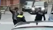 Afghane greift Polizisten mit Eisenstange an: 35 Zeugen nötig