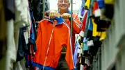 Alfons findet nach 26 Jahren «seine» DDR-Trainingsjacke wieder
