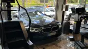 Auto kracht in Fitnessstudio in Bochum – niemand verletzt
