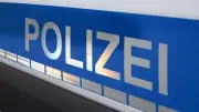 Auto surft 30 Meter über Leitplanke auf A7 bei Heidenheim