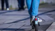 Autofahrerin rettet schwer gestürzten E-Scooter-Fahrer bei Lilienthal