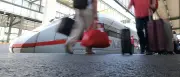 Bahnverkehr am Stuttgarter Hauptbahnhof wegen Böschungsbrand eingestellt