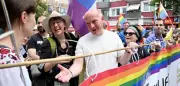 Berlins Bürgermeister Wegner nimmt mit eigenem Truck am CSD teil