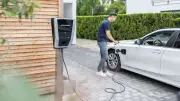 Bidirektionales Laden: E-Auto-Besitzer verdienen bis zu 900 Euro jährlich