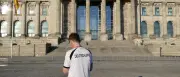 Bundestagsabgeordnete bei WM-Public Viewing: Hymne, Tipps und Trikots
