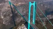 China baut die höchste Brücke der Welt: 625 Meter tief