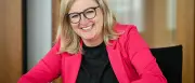 CSU-Ministerin Klement: Dialekt bremsen, Brezn vermissen