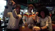 Deutsche Fans in Boston feiern vor Paraguay-Spiel: Euphorie pur