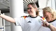 DFB-Flieger: Passagiere erhalten Trikots und fliegen mit Nationalmannschaft