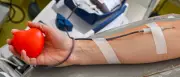 DRK ruft bei Hitze zu Blutspenden auf: Vorräte schrumpfen dramatisch
