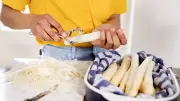 Einfacher Trick für aromatischeren Spargel – So gelingt's