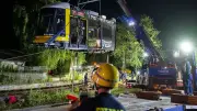 Entgleiste Straßenbahn in Berlin-Lichtenberg abtransportiert – Reparatur läuft