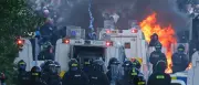 Erneute ausländerfeindliche Proteste in Nordirland: Wasserwerfer im Einsatz