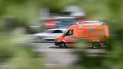 Esslingen: Auto erfasst Fußgängerin auf Gehweg – 54-Jährige schwer verletzt