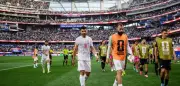 Fanproteste beim Iran-Spiel: „Schämt euch!“ – Fifa-Trennung von Sport und Politik scheitert
