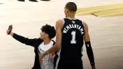 Flitzer sorgt für Aufregung im NBA-Finale: Selfie mit Wembanyama