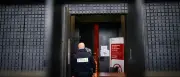 Frankreich: Lebenslange Haft für deutschen „Maskenmann“ gefordert