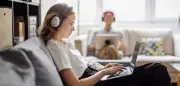 Gen Z verdient mit Mitte 20 mehr als Millennials im gleichen Alter