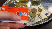 Girocard wird zur Kreditkarten-Alternative: Apps, Reisen, Altersprüfung