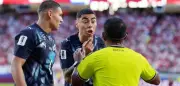 Hand vor dem Mund: Rote Karte für Almirón bei WM 2026
