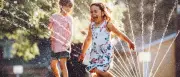 Hitzegefahr für Kinder: Bis zu 700 ml Flüssigkeitsverlust pro Stunde