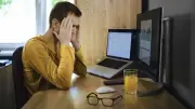 Homeoffice kann laut Studie die Psyche belasten – besonders Alleinlebende