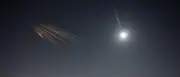 Iran feuert Raketensalven auf Israel – USA schießen Drohnen ab