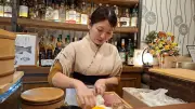 Japanische Sushi-Meisterin trotzt Sexismus und Drohungen