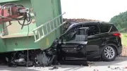 Kartoffel-Anhänger stürzt auf Ford: Zwei Verletzte in MV