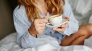 Koffein stört Schlaf mehr als gedacht – neue Studie enthüllt
