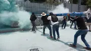 Lehrer stürmen Regierungsgebäude: WM-Chaos in Mexiko