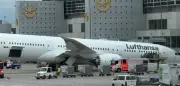 Lufthansa-Boeing 787 in Frankfurt: Bugfahrwerk eingeknickt