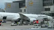 Lufthansa-Boeing in Frankfurt: Bugfahrwerk bricht ein – Verletzte